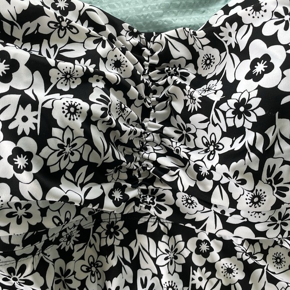 Swimsuit Top - full coverage - Picture 2 of 5